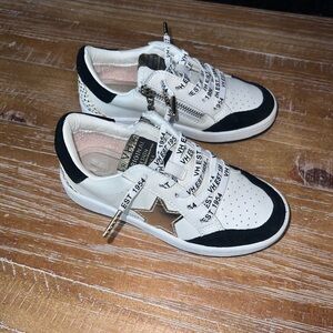 Vintage Havana White and Black Sneakers Retro-Inspired Design
